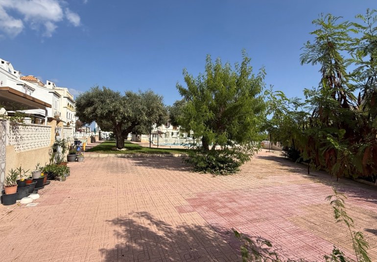 Herverkoop - Duplex -
Orihuela Costa - Villamartín