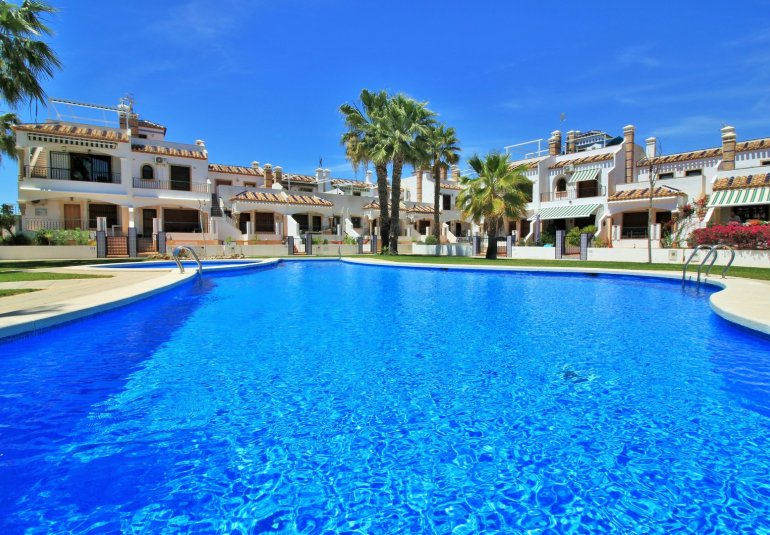 Herverkoop - Herenhuis -
Villamartin - PAU 8