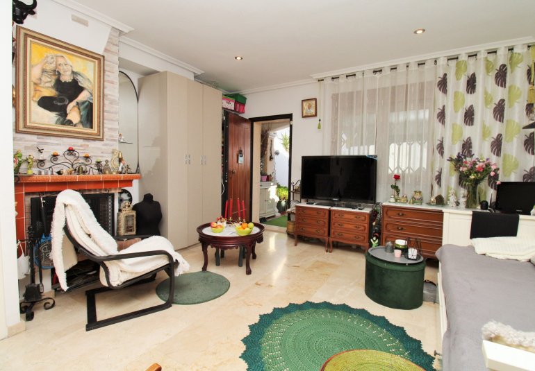 Herverkoop - Herenhuis -
Villamartin - PAU 8