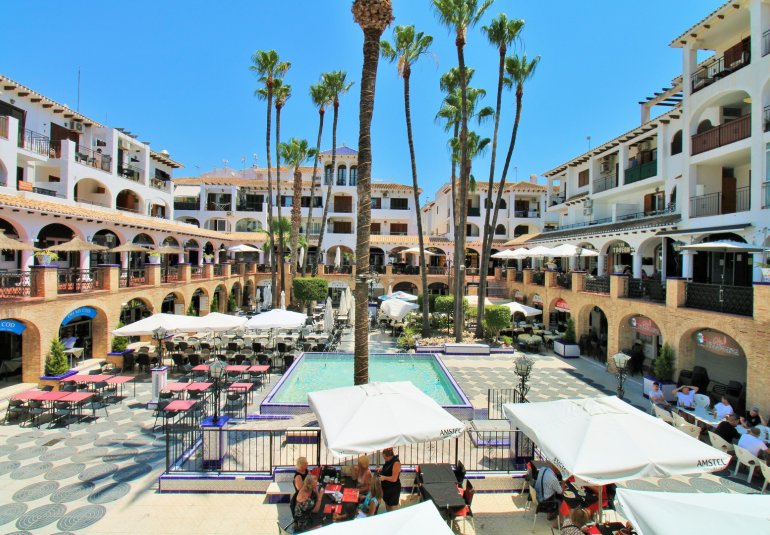 Herverkoop - Herenhuis -
Villamartin - PAU 8