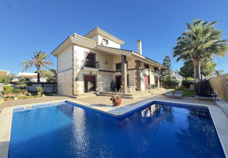 Herverkoop - Villa -
Cabo Roig