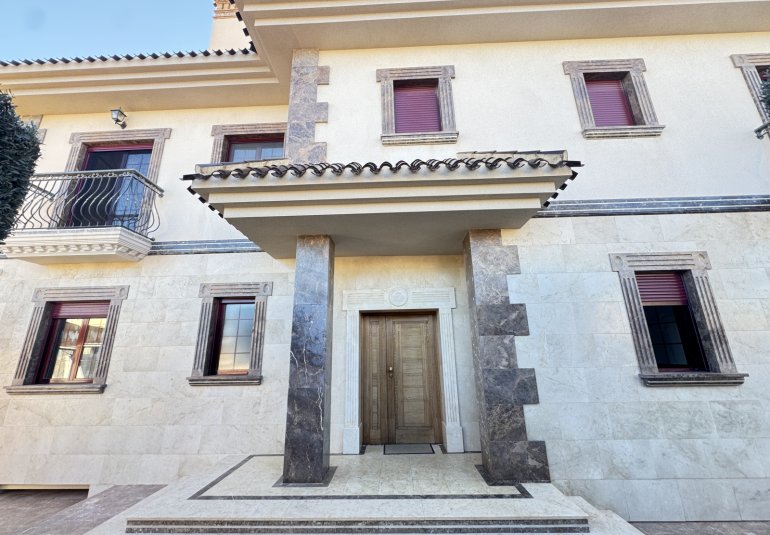 Herverkoop - Villa -
Cabo Roig