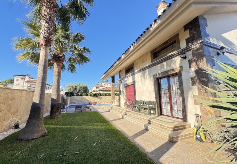 Herverkoop - Villa -
Cabo Roig