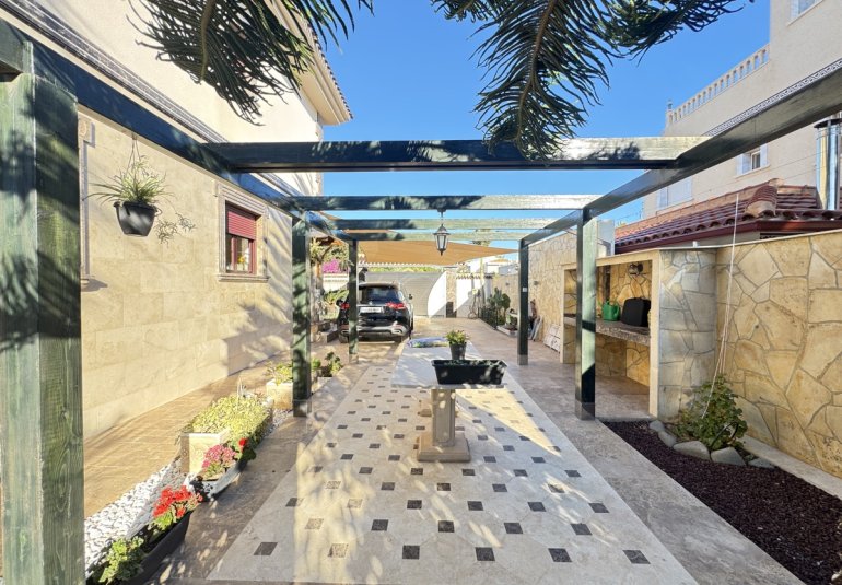 Herverkoop - Villa -
Cabo Roig