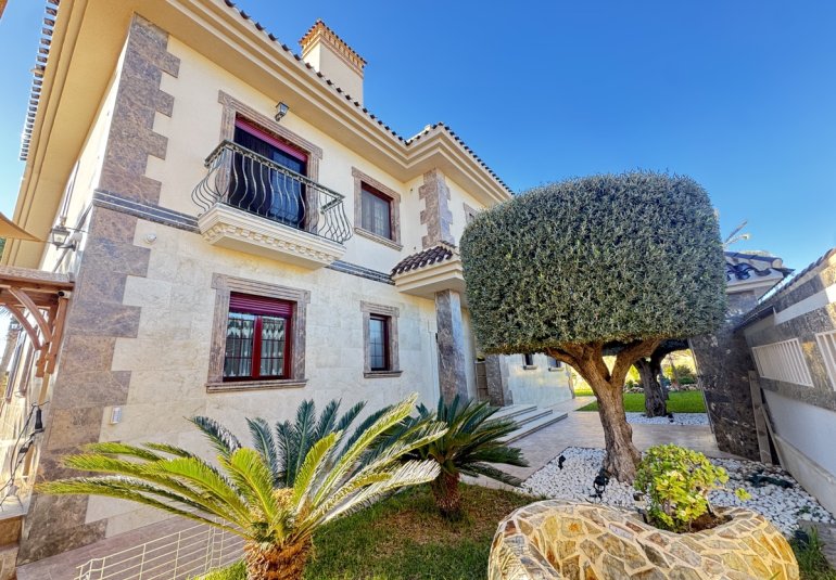 Herverkoop - Villa -
Cabo Roig
