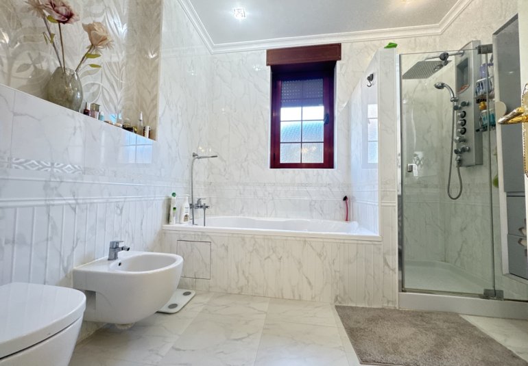 Herverkoop - Villa -
Cabo Roig