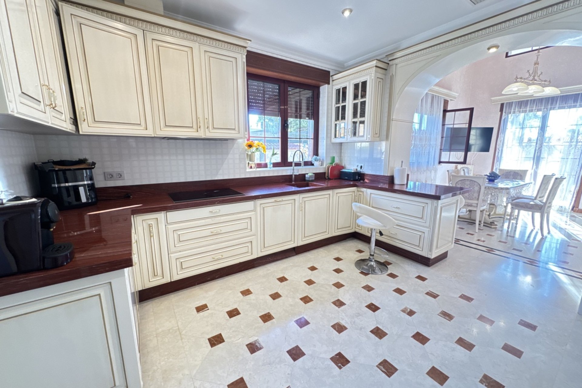 Herverkoop - Villa -
Cabo Roig