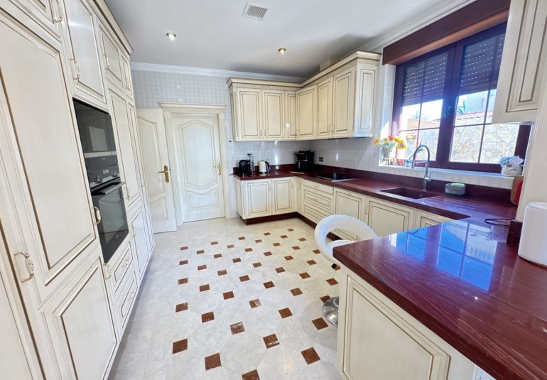 Herverkoop - Villa -
Cabo Roig