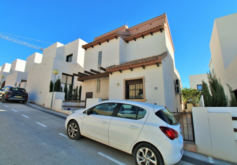 Herverkoop - Villa -
Villamartin - PAU 8