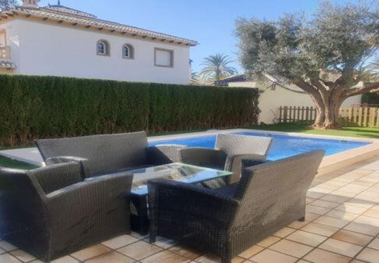 Location à court terme - Villa -
Cabo Roig