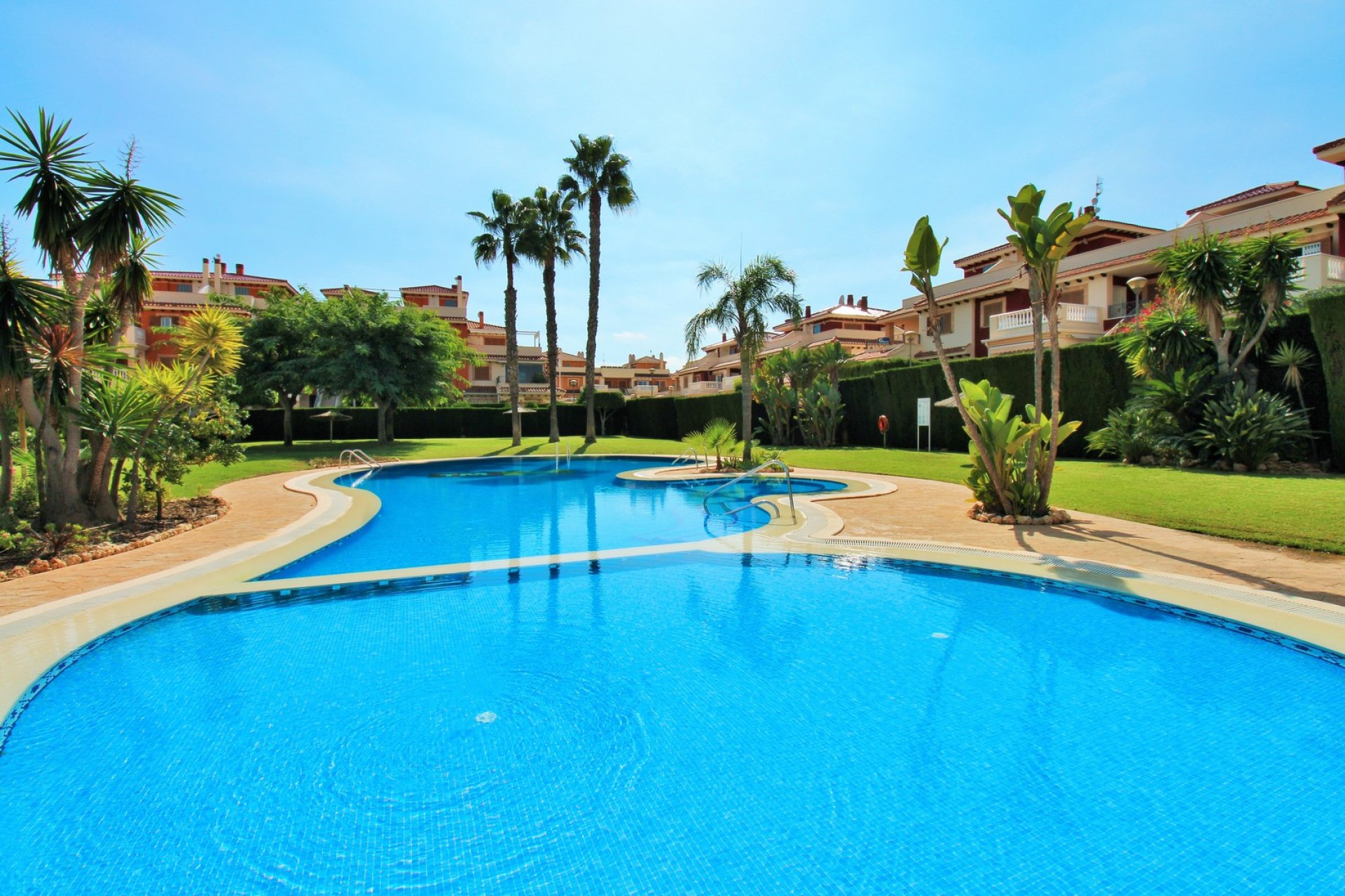 Resale - Apartment -
Playa Flamenca