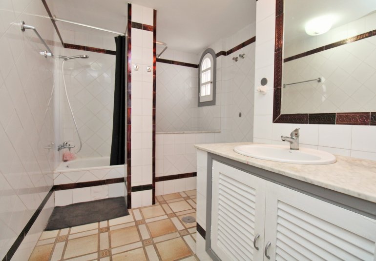 Resale - Apartment -
Villamartin