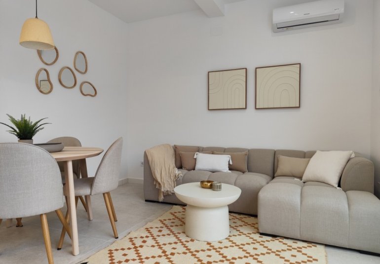 Resale - Bungalow -
La Siesta