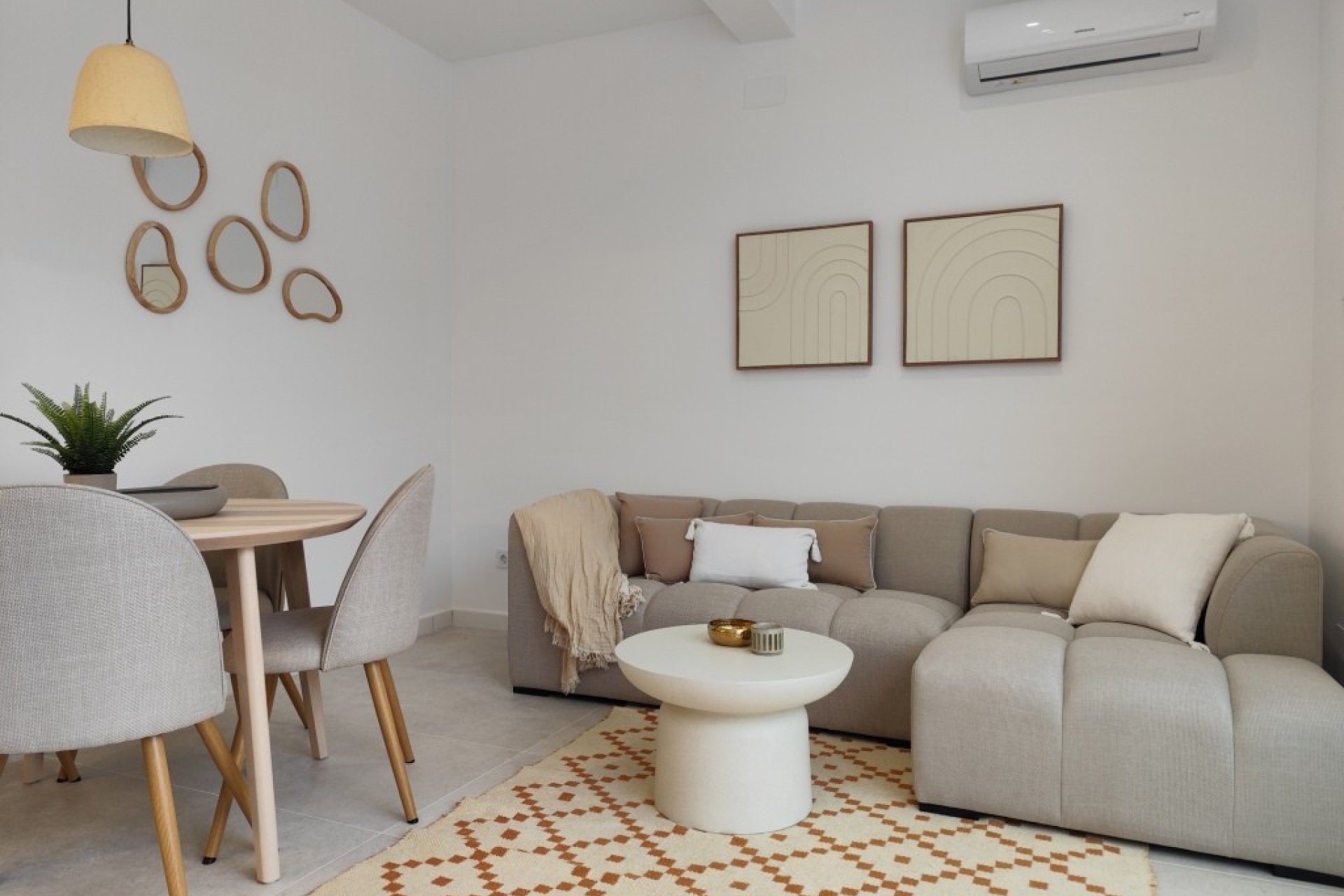 Resale - Bungalow -
La Siesta