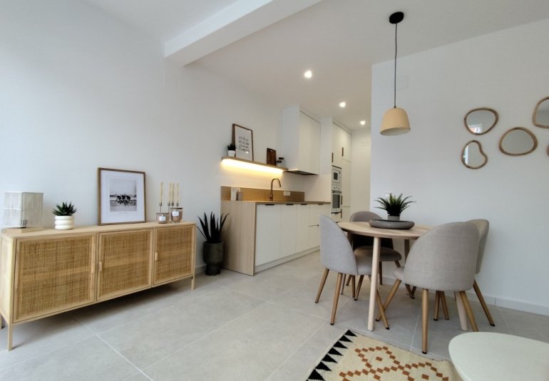 Resale - Bungalow -
La Siesta