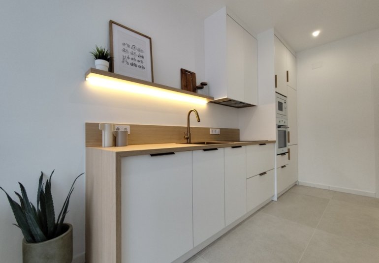 Resale - Bungalow -
La Siesta