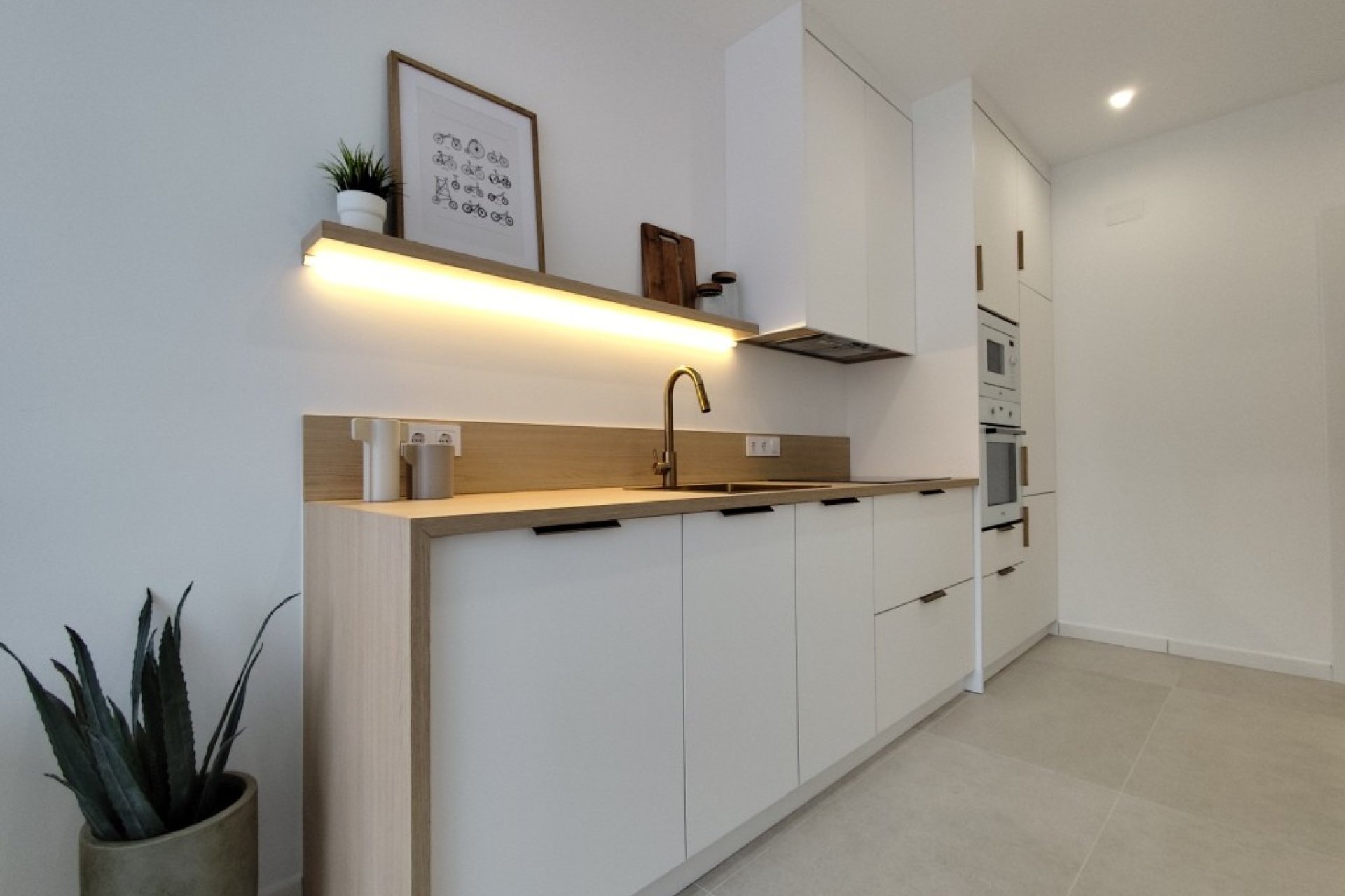 Resale - Bungalow -
La Siesta