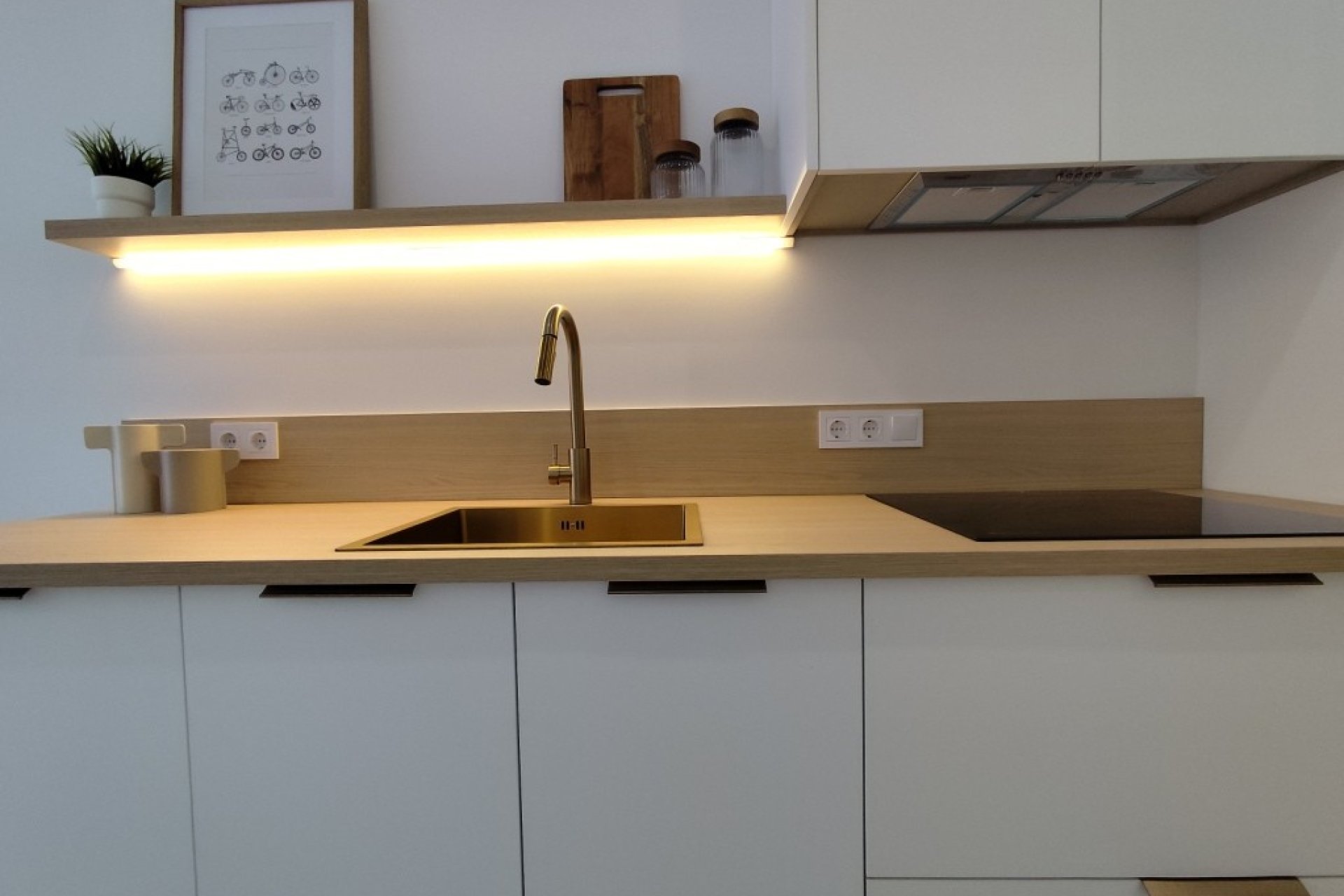 Resale - Bungalow -
La Siesta