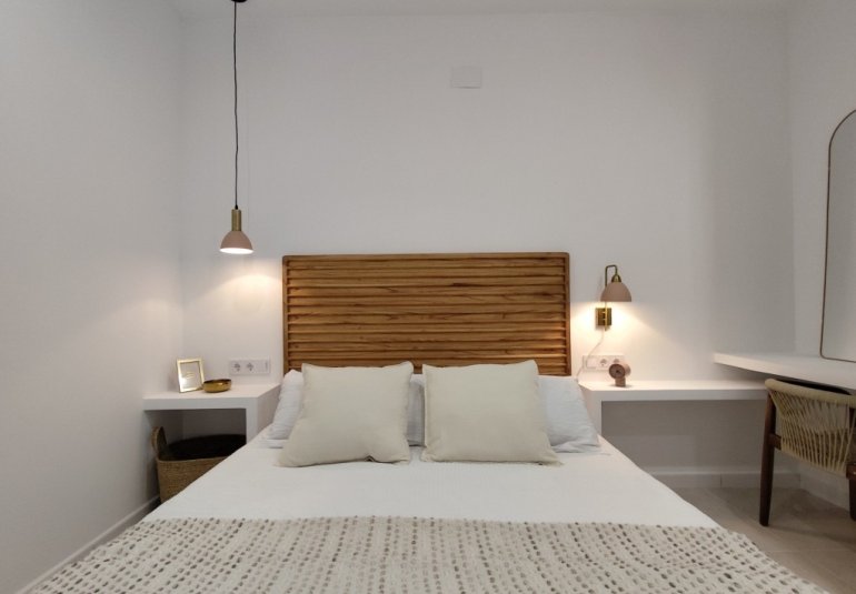 Resale - Bungalow -
La Siesta