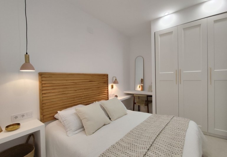 Resale - Bungalow -
La Siesta