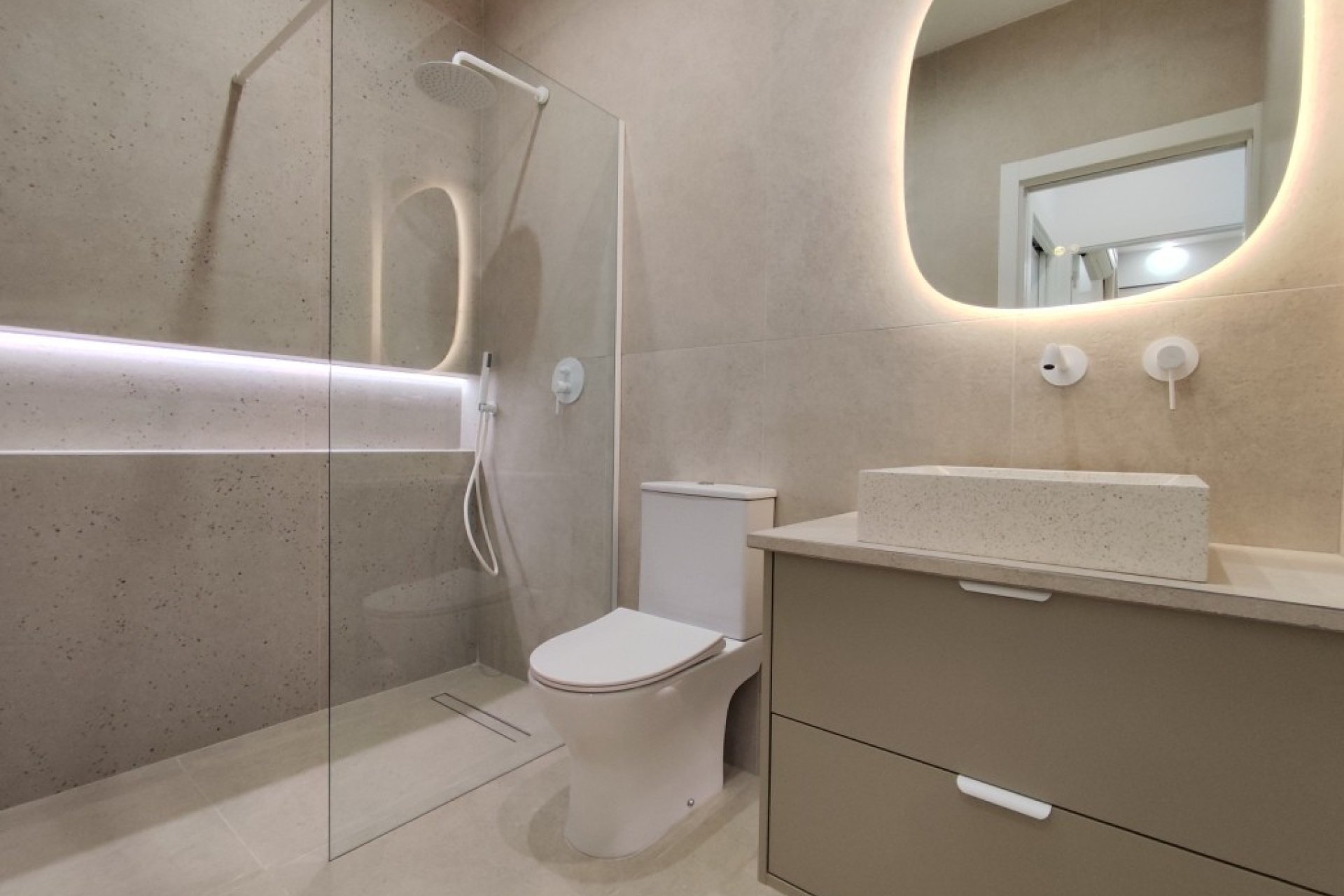 Resale - Bungalow -
La Siesta