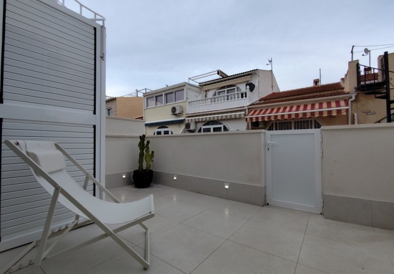 Resale - Bungalow -
La Siesta