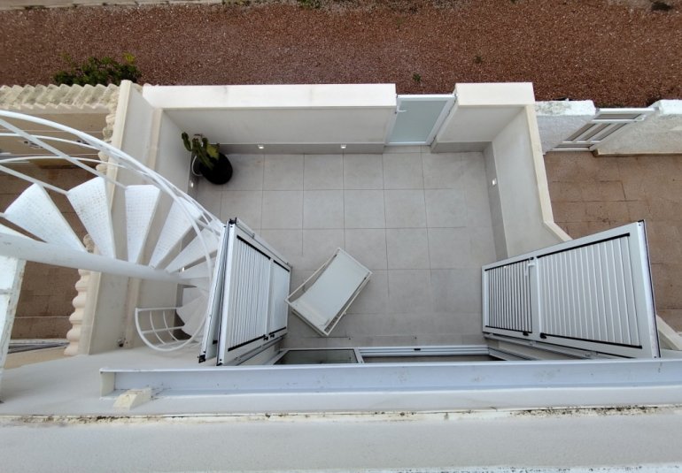 Resale - Bungalow -
La Siesta