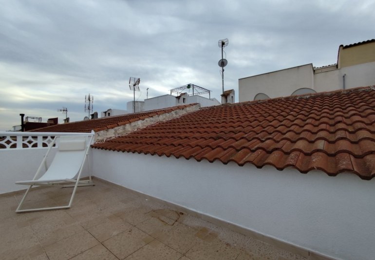 Resale - Bungalow -
La Siesta