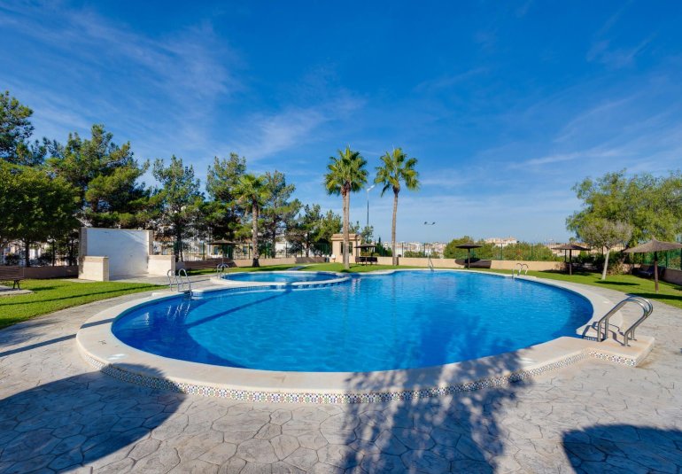 Resale - Bungalow -
Orihuela Costa - Los Altos