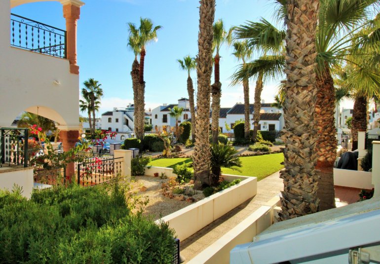 Resale - Townhouse -
Villamartin - PAU 8