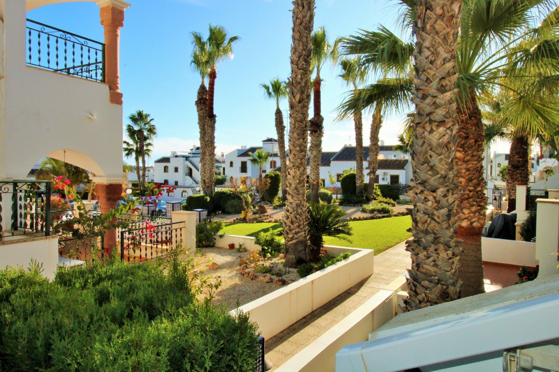 Resale - Townhouse -
Villamartin - PAU 8