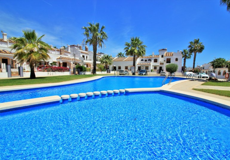 Resale - Townhouse -
Villamartin - PAU 8