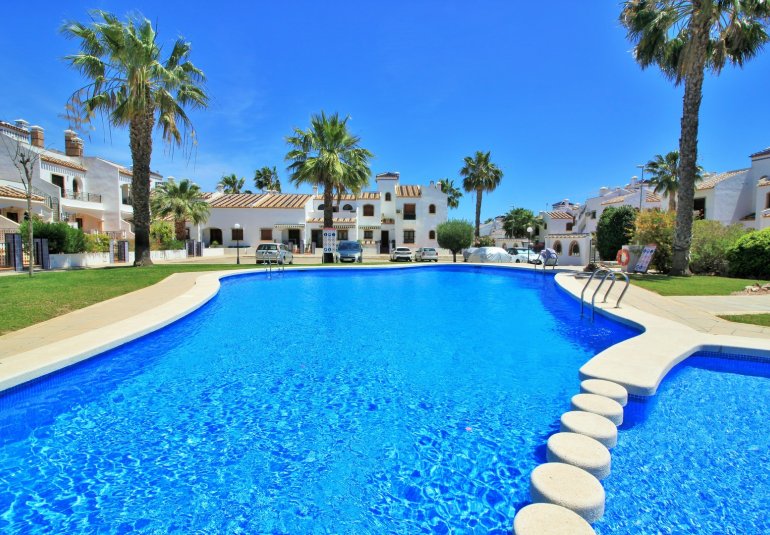 Resale - Townhouse -
Villamartin - PAU 8