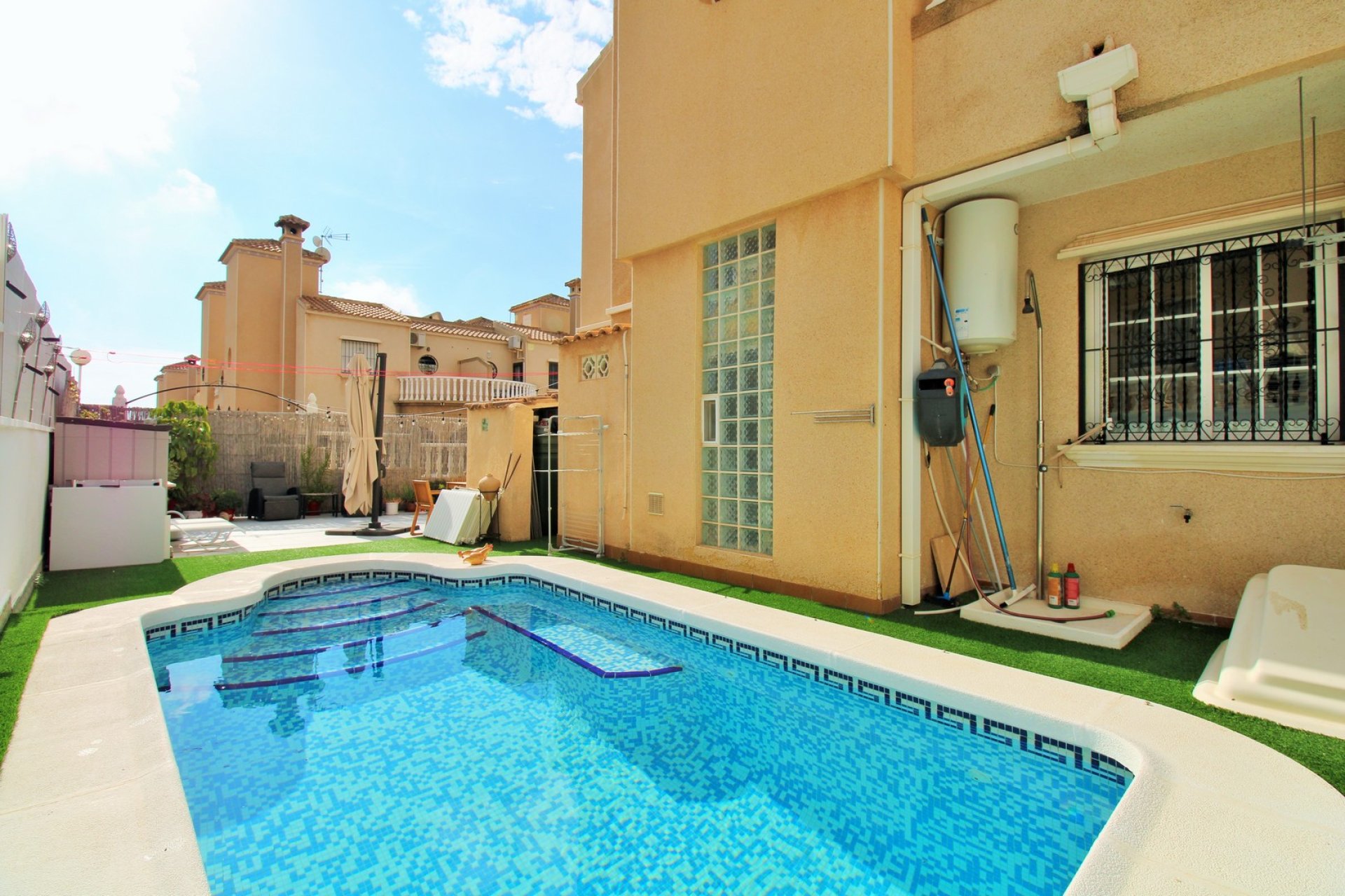 Resale - Townhouse -
Villamartin