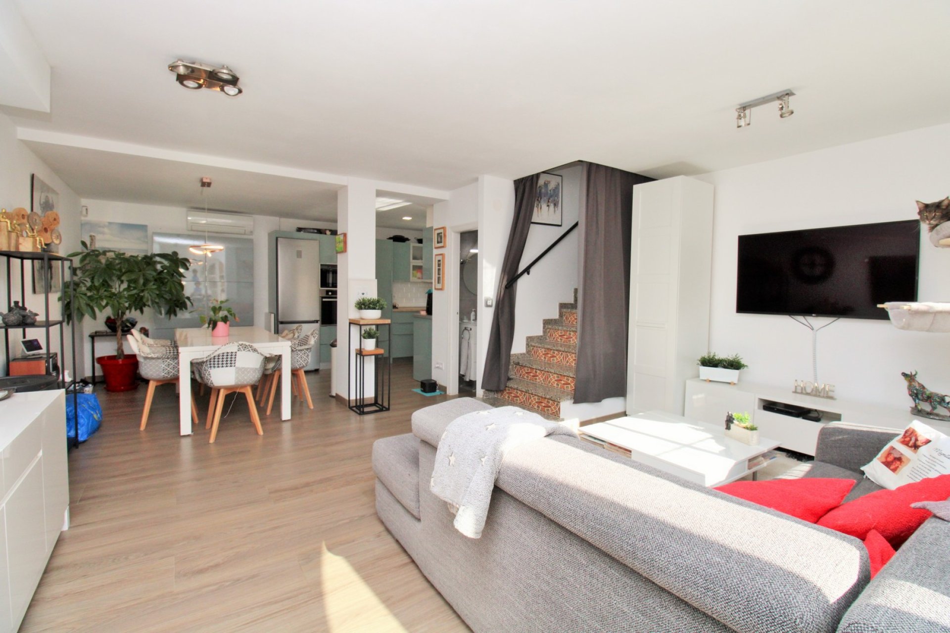 Resale - Townhouse -
Villamartin