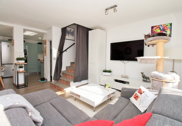 Resale - Townhouse -
Villamartin