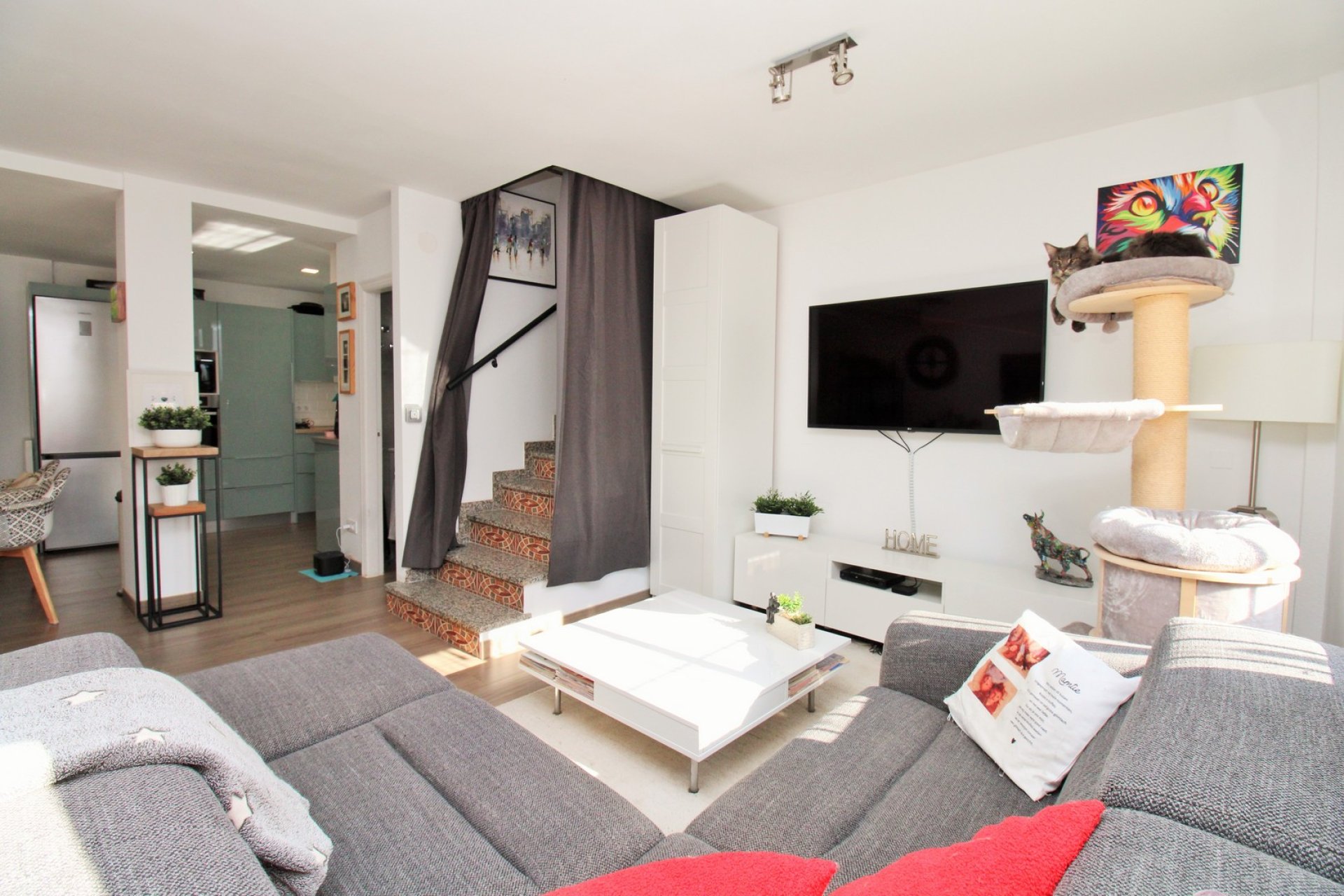 Resale - Townhouse -
Villamartin