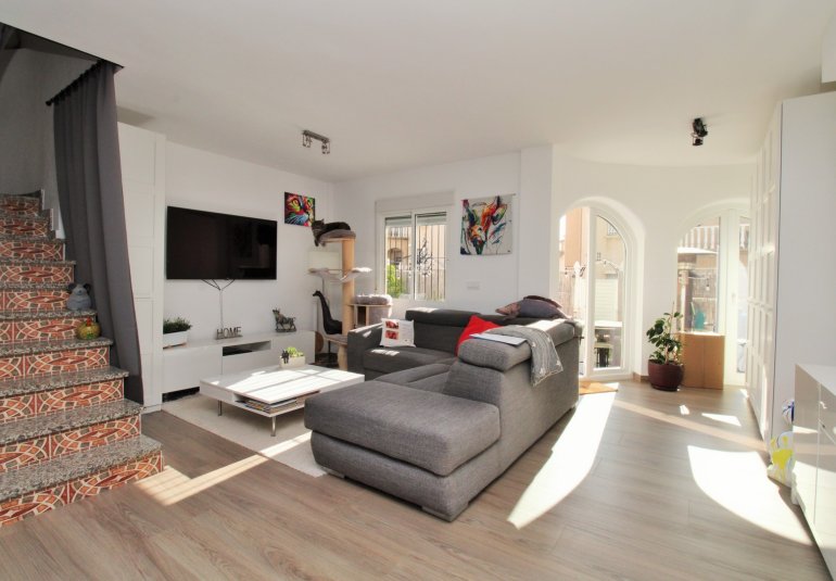 Resale - Townhouse -
Villamartin