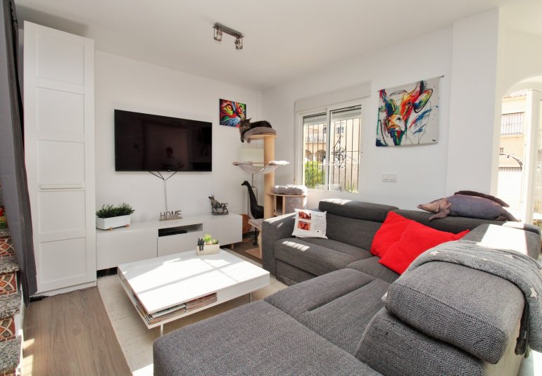 Resale - Townhouse -
Villamartin