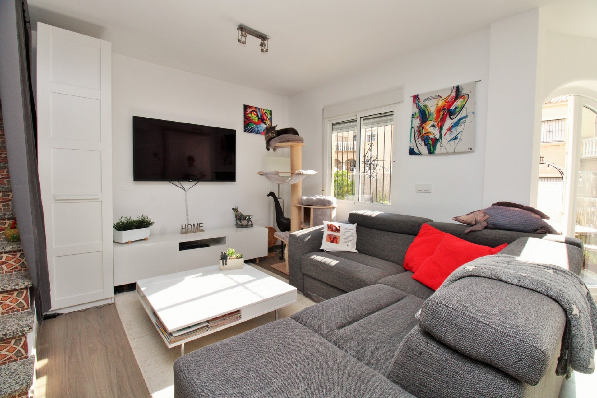 Resale - Townhouse -
Villamartin