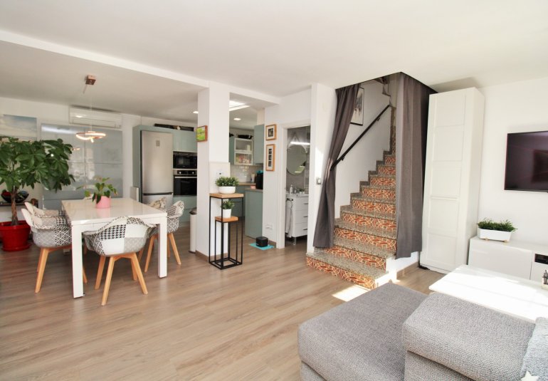 Resale - Townhouse -
Villamartin