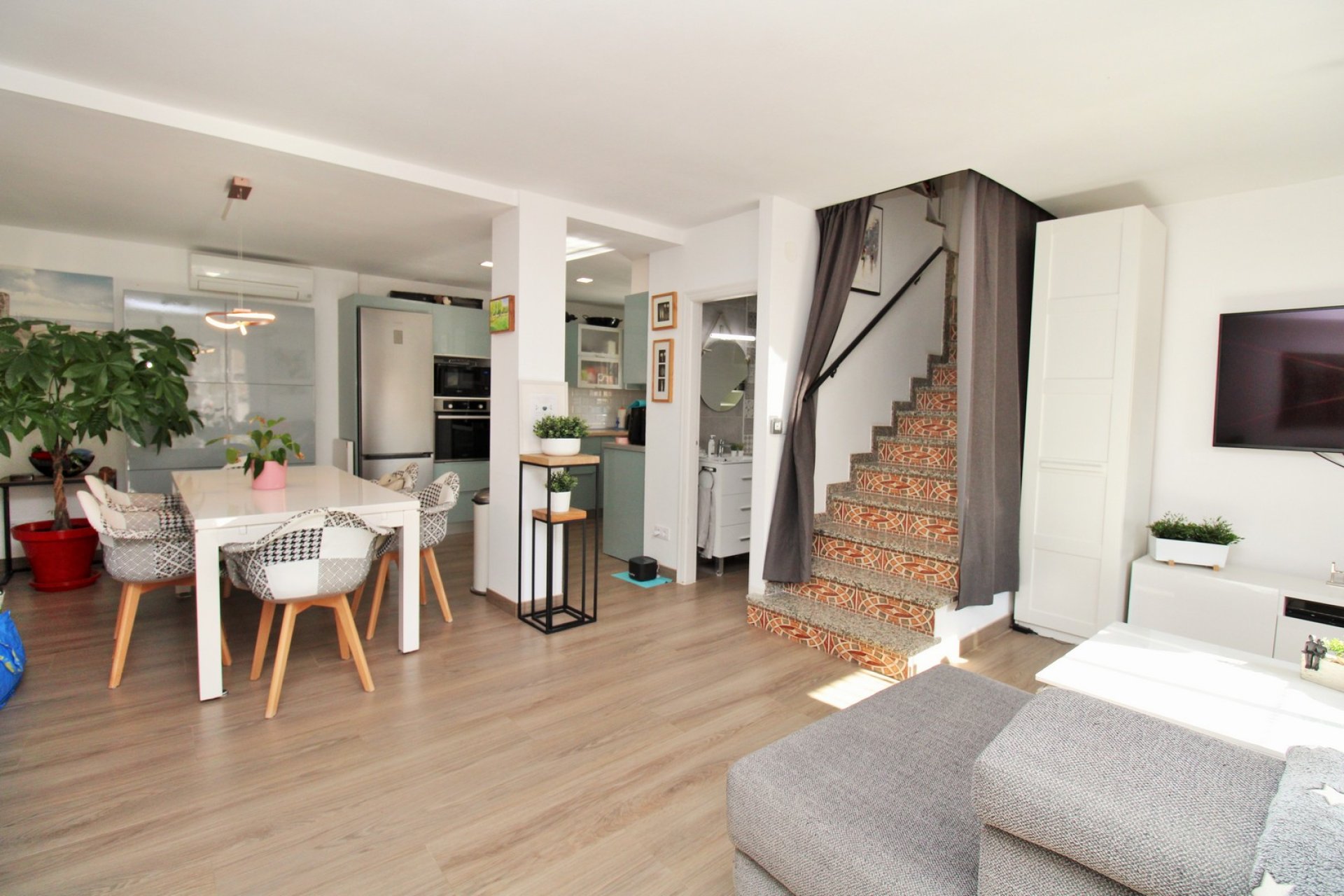 Resale - Townhouse -
Villamartin