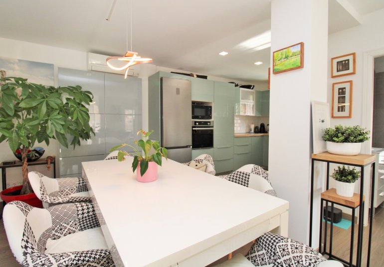 Resale - Townhouse -
Villamartin