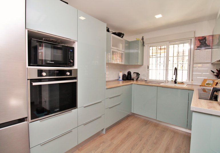 Resale - Townhouse -
Villamartin