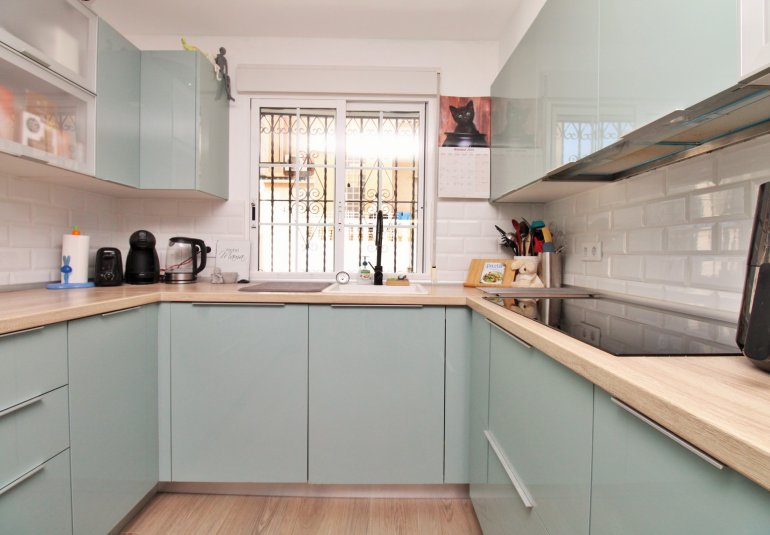 Resale - Townhouse -
Villamartin