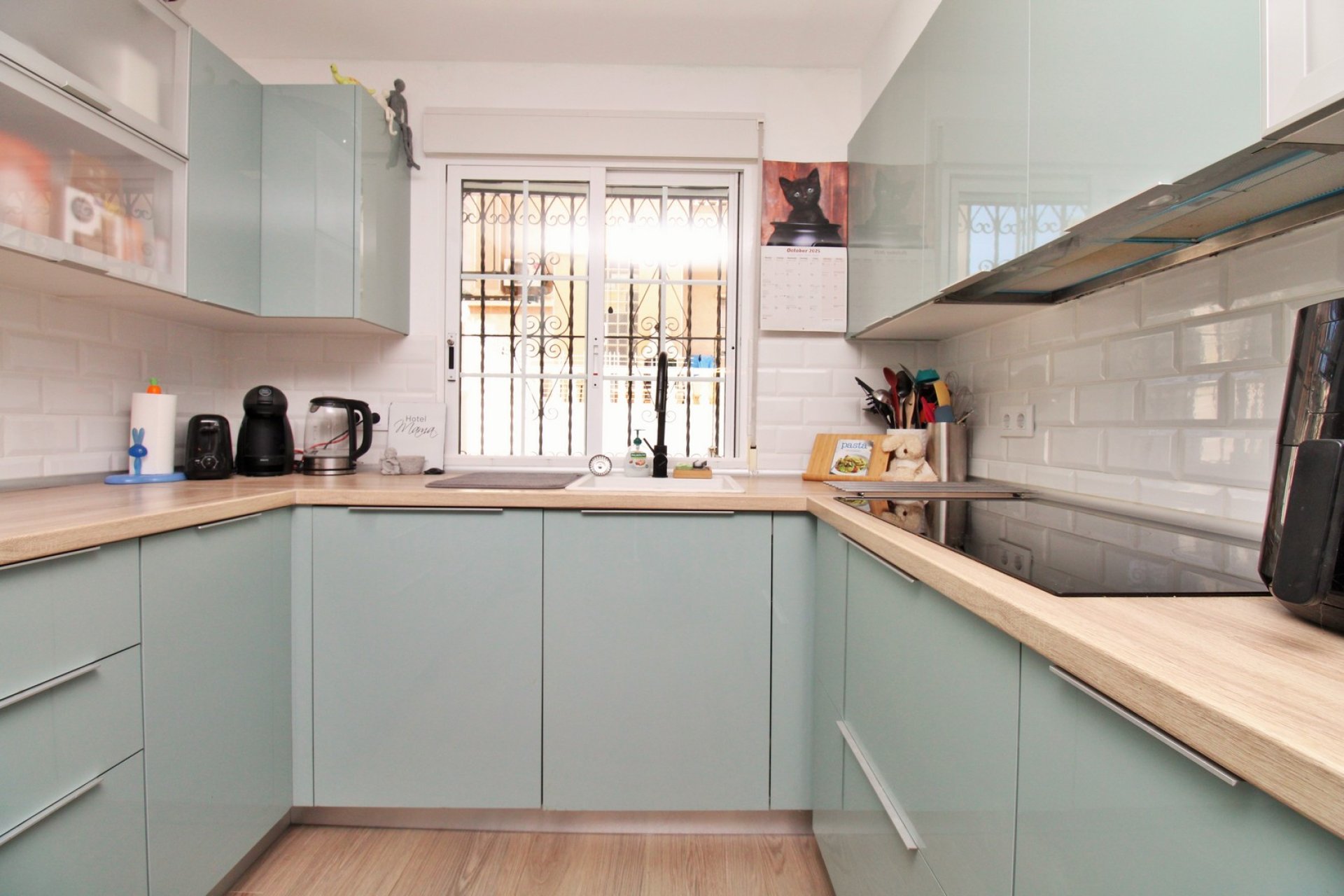 Resale - Townhouse -
Villamartin