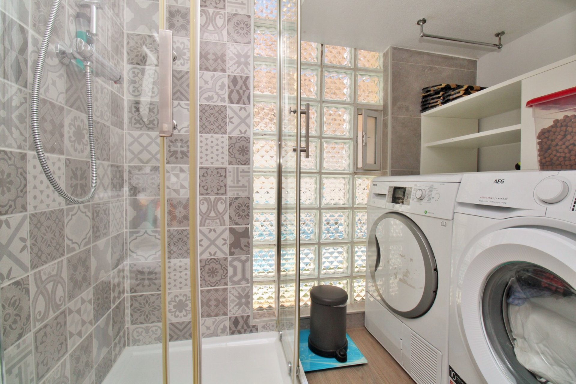 Resale - Townhouse -
Villamartin