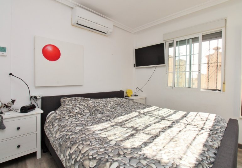 Resale - Townhouse -
Villamartin