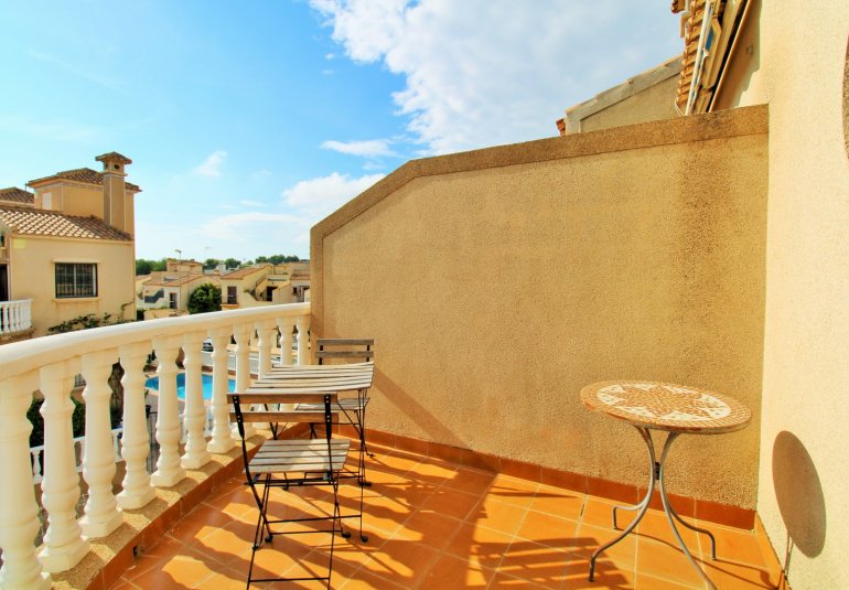 Resale - Townhouse -
Villamartin