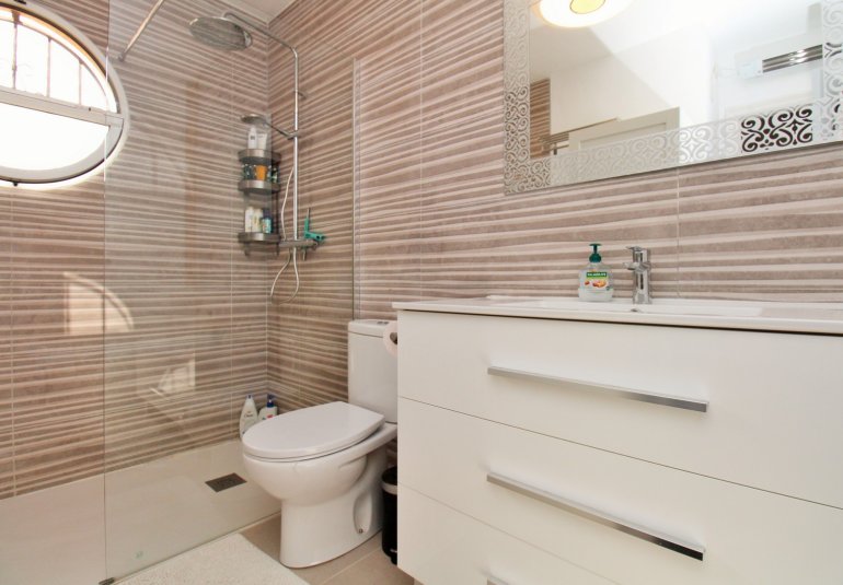 Resale - Townhouse -
Villamartin